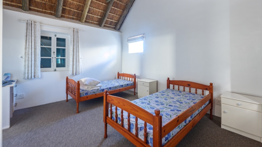 5 Bedroom Property for Sale in Struisbaai Western Cape